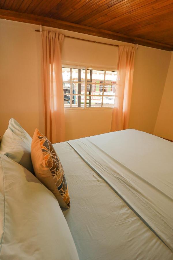 Cat In The Cup B&B Bocas Town Exterior foto
