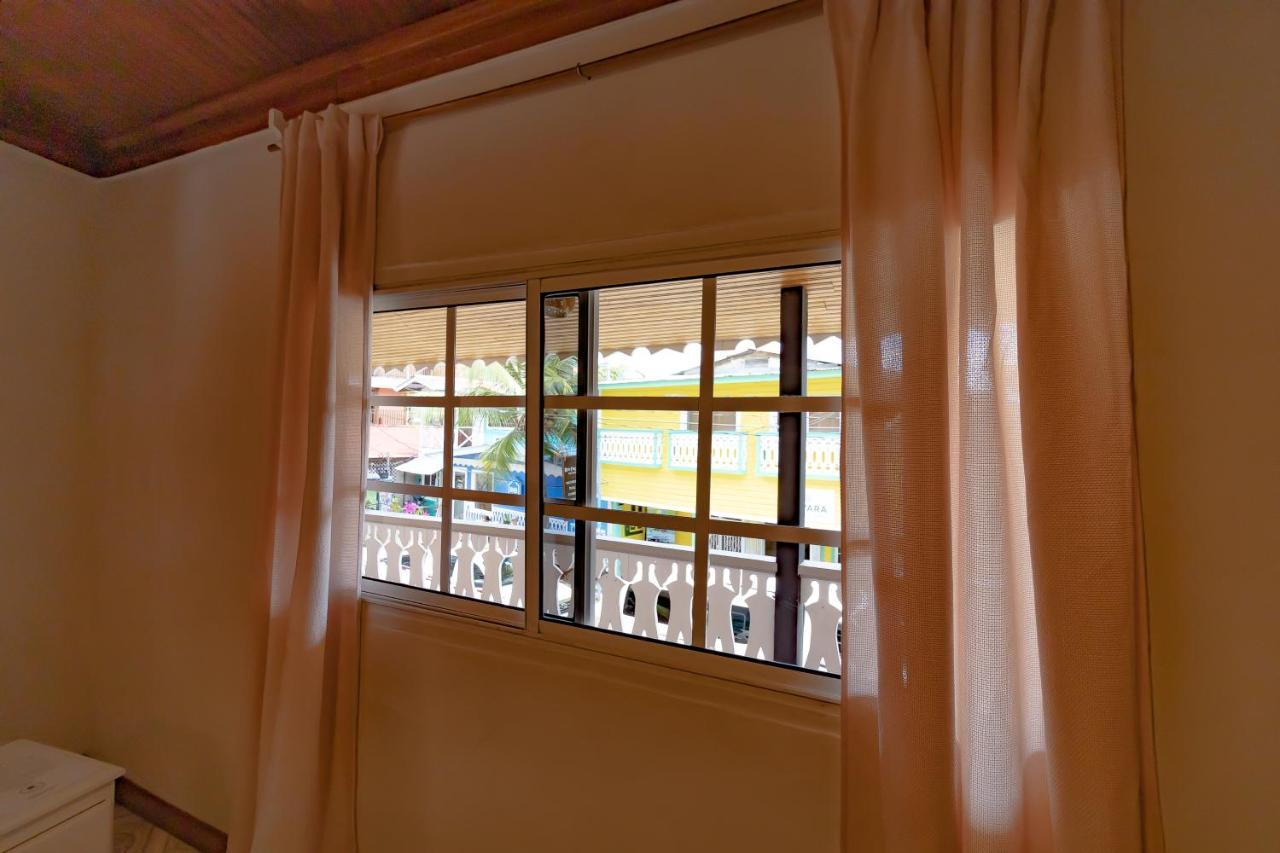 Cat In The Cup B&B Bocas Town Exterior foto