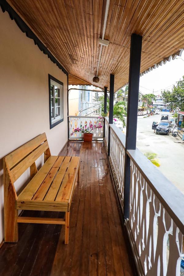 Cat In The Cup B&B Bocas Town Exterior foto